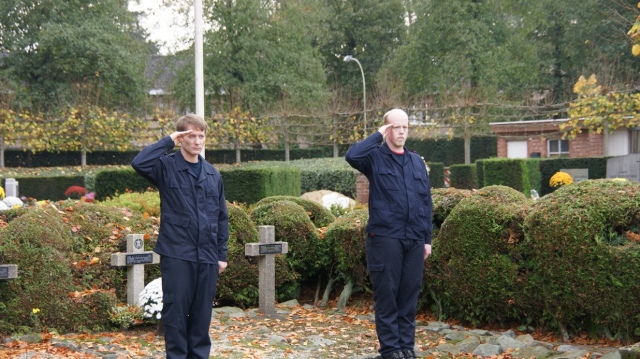 img/Monumenten/Kaart/2009.11.01KransneerleggingBrasschaat150.JPG
