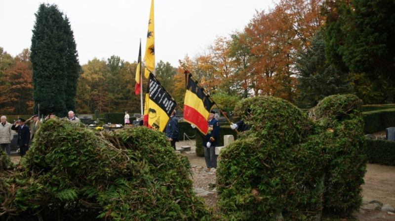 img/Monumenten/MtH/2009.11.01KransneerleggingBrasschaat94.JPG